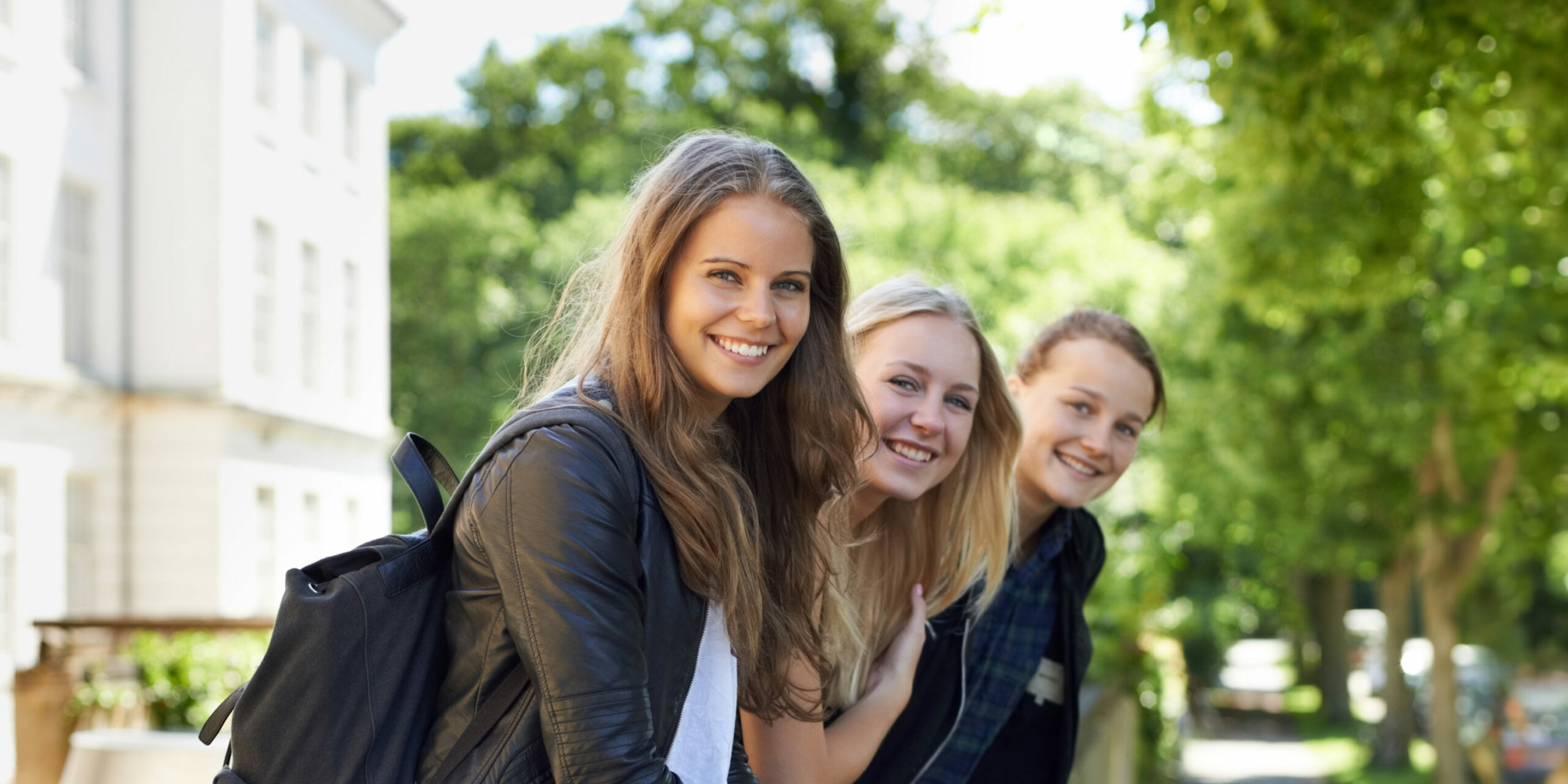 tre tjejer som ska söka gymnasium
